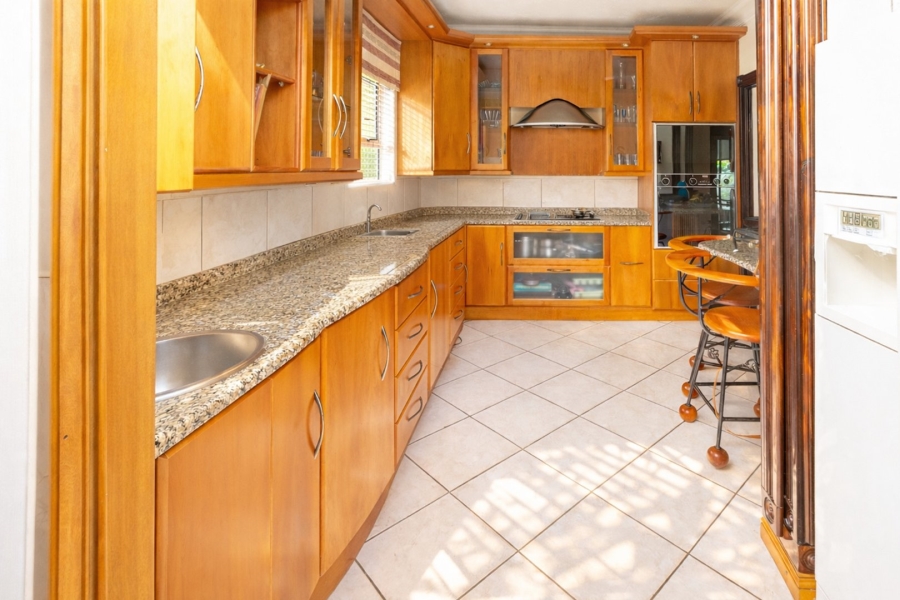 5 Bedroom Property for Sale in Caribbean Beach Club North West